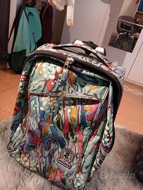 Zaino invicta con le rotelle