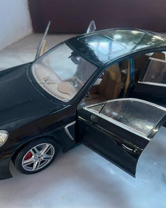 Norev Porsche  Panamera Turbo 1:18