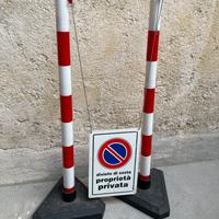 Paletti in plastica con base di cemento