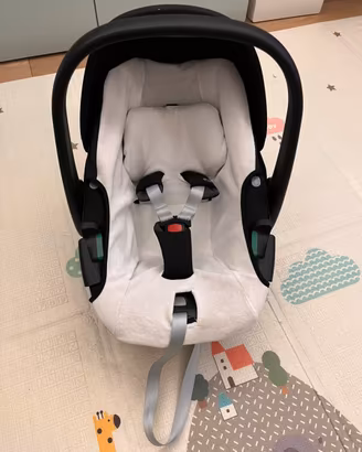 Seggiolino Maxi Cosi Pebble 360 con base isofix