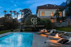 Villa di 660 m² con più di 5 locali e box auto a C