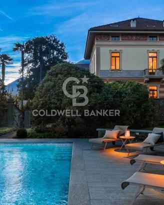 Villa di 660 m² con più di 5 locali e box auto a C