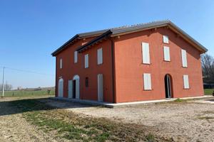 Rustico / Casale di 450 m² con più di 5 locali a T