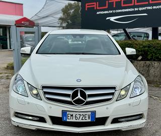Mercedes-benz E 220 CDI AUTOM. Coupé BlueEFFICIENC