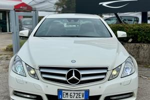 Mercedes-benz E 220 CDI AUTOM. Coupé BlueEFFICIENC