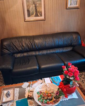 divano con due poltrone