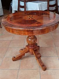 Tavolo tondo intarsiato