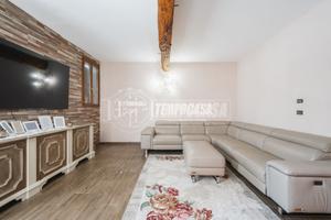 Villa con ampio giardino e magazzino