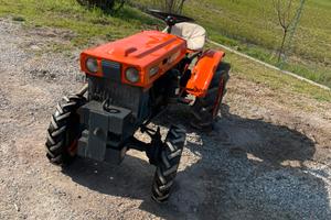 Trattore kubota con erpice e fresa