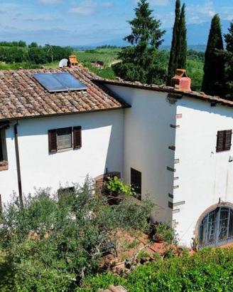 Villa di 250 m² con più di 5 locali e box auto a B