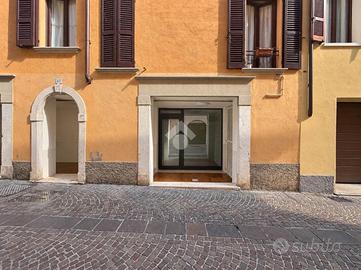 NEGOZIO A SALÒ