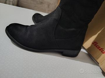 stivali neri scamosciati neri sopra il ginocchio 