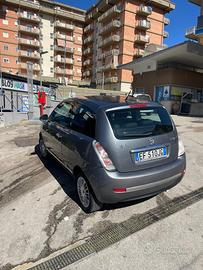 Lancia y 2011