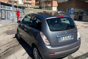 Lancia y 2011
