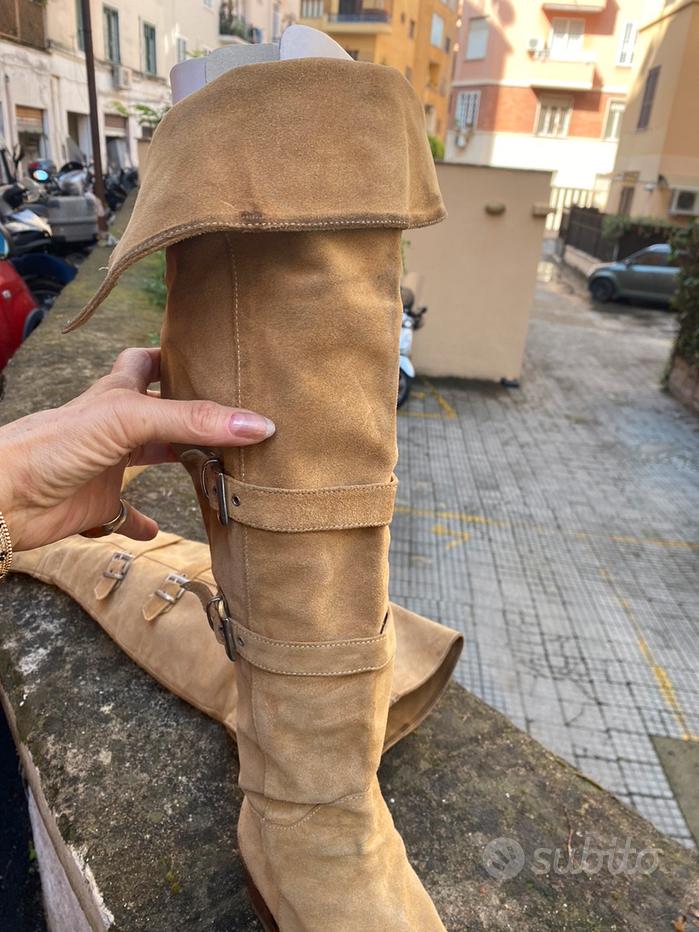 Stivali sopra il ginocchio con tacco Vendita in Abbigliamento e