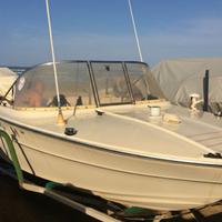 Motoscafo semicabinato