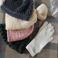 Cappelli  artig.100% lana;Tgl unica.Guanti bianchi