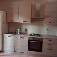 cucina con lavastoviglie