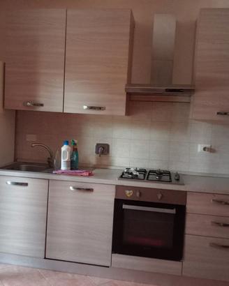 cucina con lavastoviglie