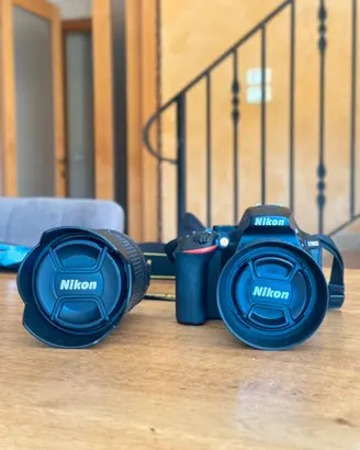Macchina fotografica reflex Nikon D5600+obiettivi