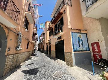 3 LOCALI A CASTELLAMMARE DI STABIA