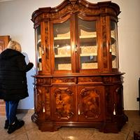 Credenza / Vetrina in radica di noce vera – produz