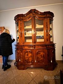 Credenza / Vetrina in radica di noce vera – produz