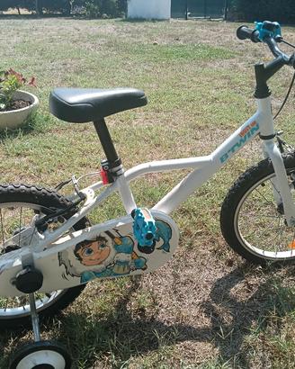 bicicletta B-Twin bianca