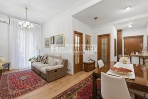 Ampio trilocale con box