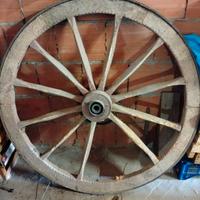 Ruota in legno per carretto
