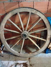 Ruota in legno per carretto