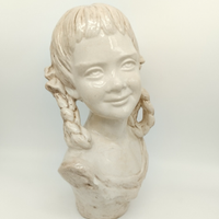 Busto di giovane donna