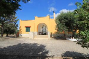 VILLA SINGOLA A OSTUNI
