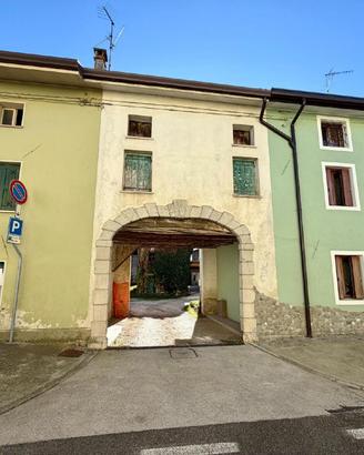FABBRICATO IN LINEA DA RISTRUTTURARE