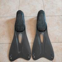 Pinne da mare e nuoto..