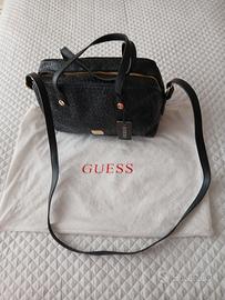 Borsa nera  Guess con tracolla 