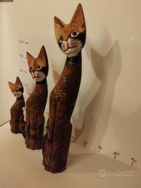 gatti in legno vernicati 