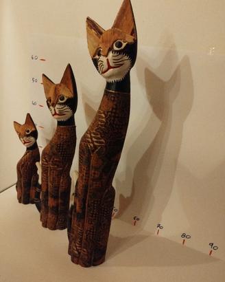 gatti in legno vernicati 