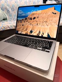 MacBook Air M2 - Pari al Nuovo