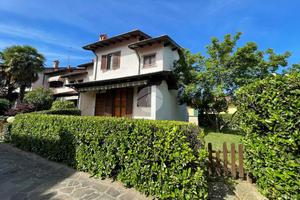 VILLA A SCHIERA A MAGENTA