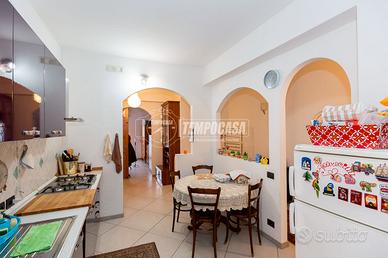 Appartamento a Verona Via ugo foscolo 4 locali