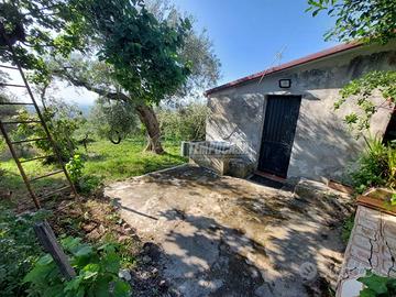 CASA INDIPENDENTE CON TERRENO IN ZONA SANTA LUCIA