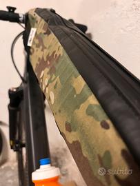 TOP TUBE KICKING DONKEY