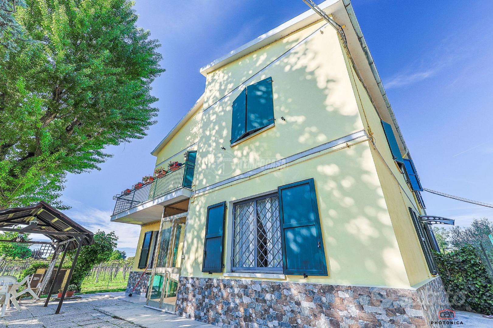 TRIFAMILIARE CON GIARDINO PRIVATO