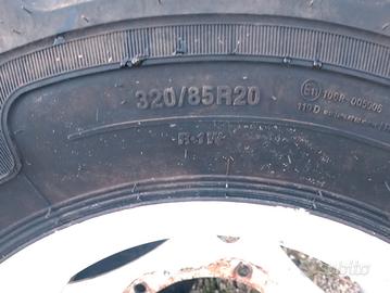 ruote con cerchi per trattore agricolo 