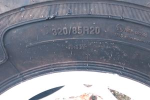 ruote con cerchi per trattore agricolo 