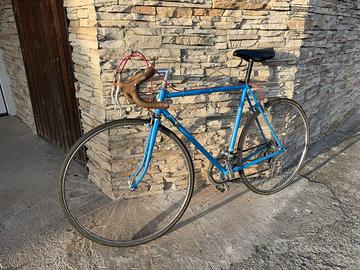 Bicicletta da corsa vintage restaurata