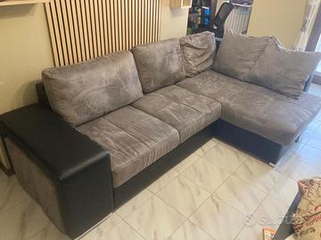Divano letto con contenitore e puff