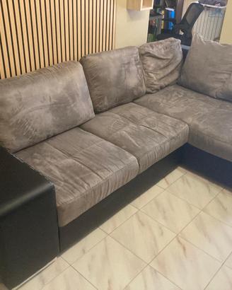Divano letto con contenitore e puff
