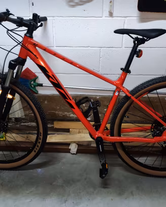 Bicicletta Mtb marca KTM 